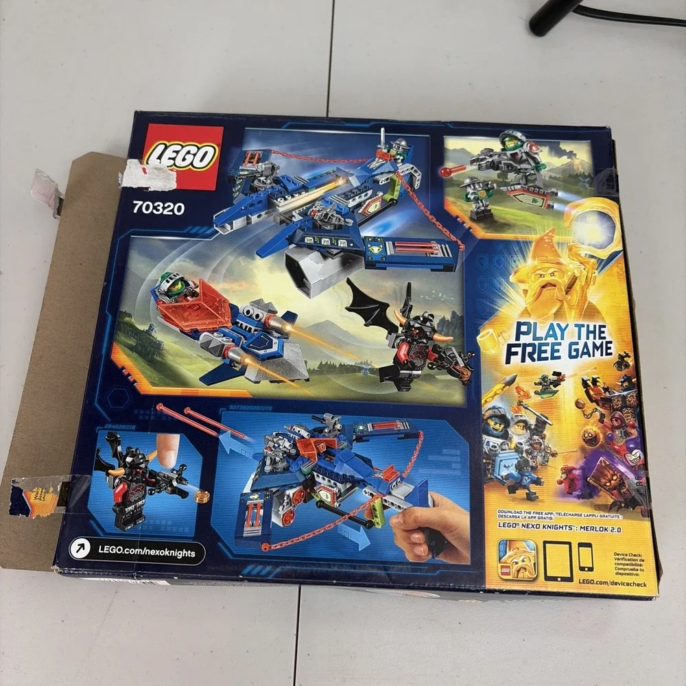 70320 LEGO Nexo Knights Season 2 Aaron Fox's Aero-Striker V2 New Opened Box